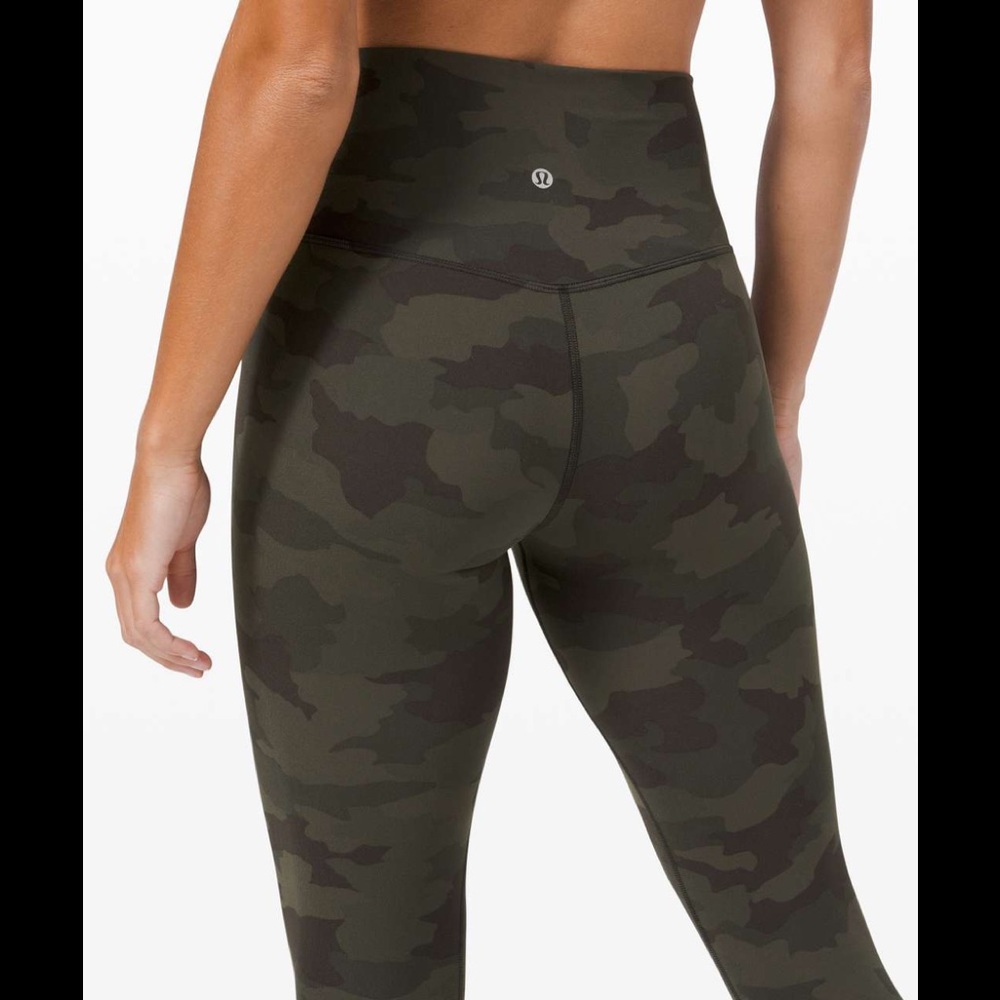 🖤💚Lululemon Align 28” dark olive camo leggings. EUC. Size 16🖤💚